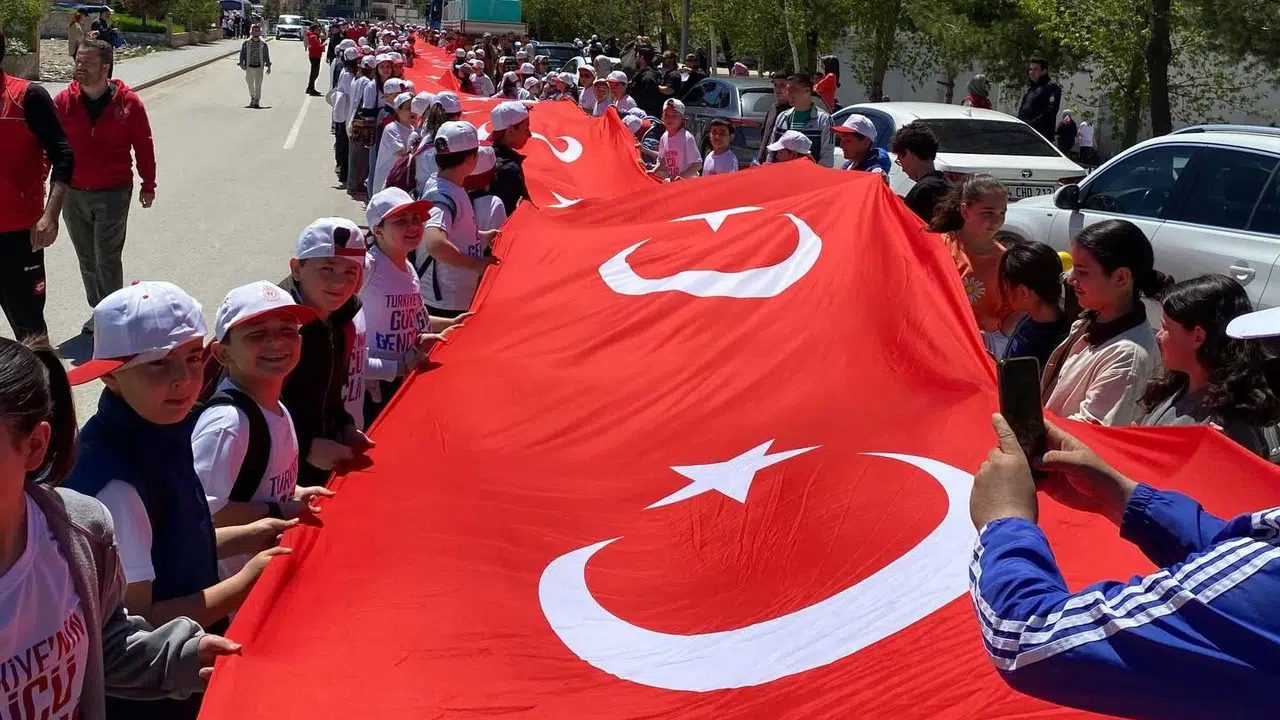 Bayburt’ta 19 Mayıs coşkusu: Gençler milli birlik için yürüdü