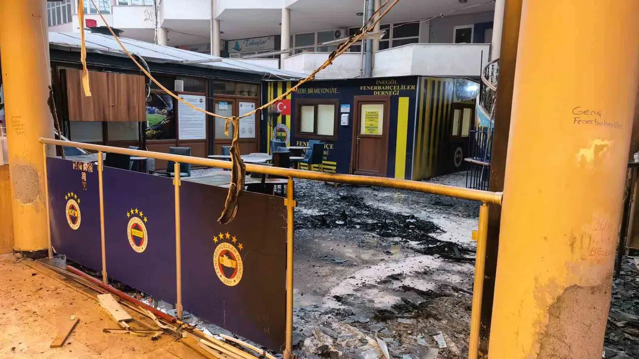 İnegöl’de korku dolu anlar: Çocukların oyununa bakın, derneği ateşe verdiler