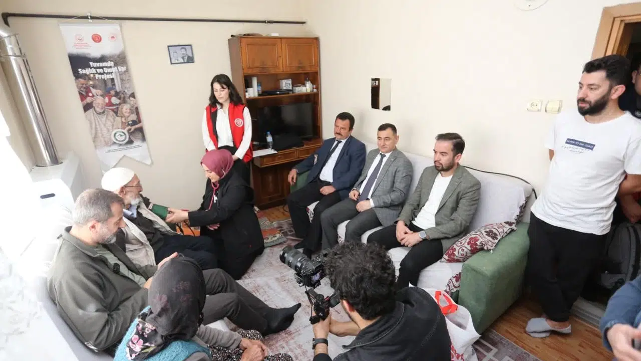 Gürsu’da gönül seferberliği: Bilge çınarların tüm ihtiyaçları kapılarına kadar gidiyor