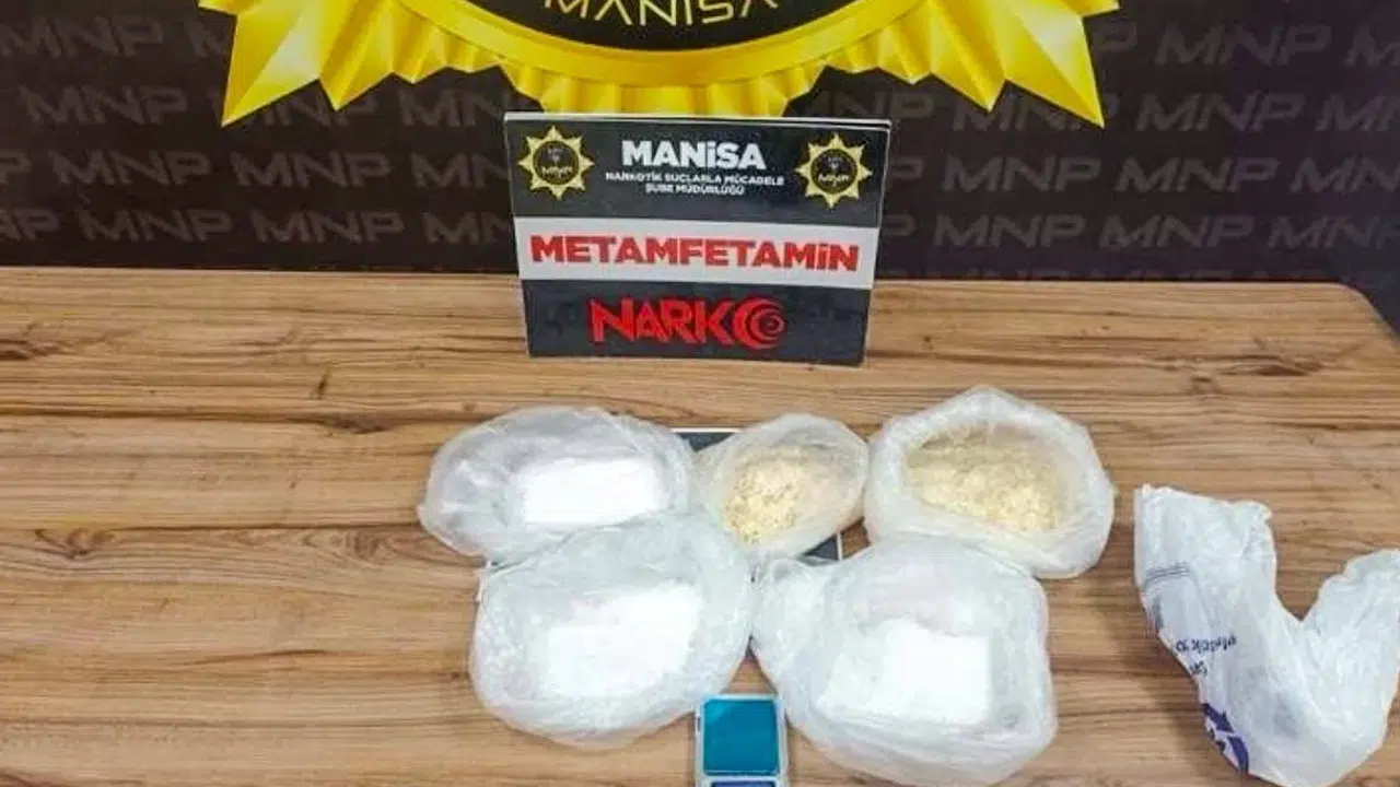 Manisa’da zehir tacirlerine geçit yok: Evinden uyuşturucu fabrikası çıktı