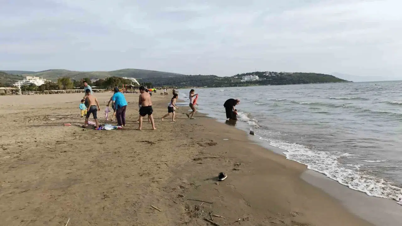 Kışın izleri silindi, sahiller şenlendi: Ege’de beklenen güneş yüzünü gösterdi