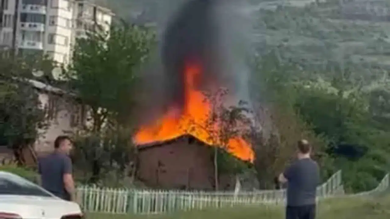 Derince'de korkutan sabah: Müstakil ev küle döndü