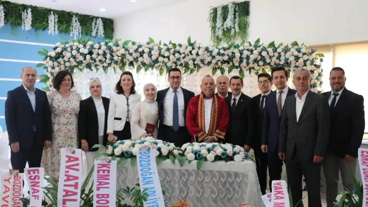 Kendi düğününden döndü, soluğu nikah masasında aldı: Kaymakam Polat bu kez şahitlik koltuğunda
