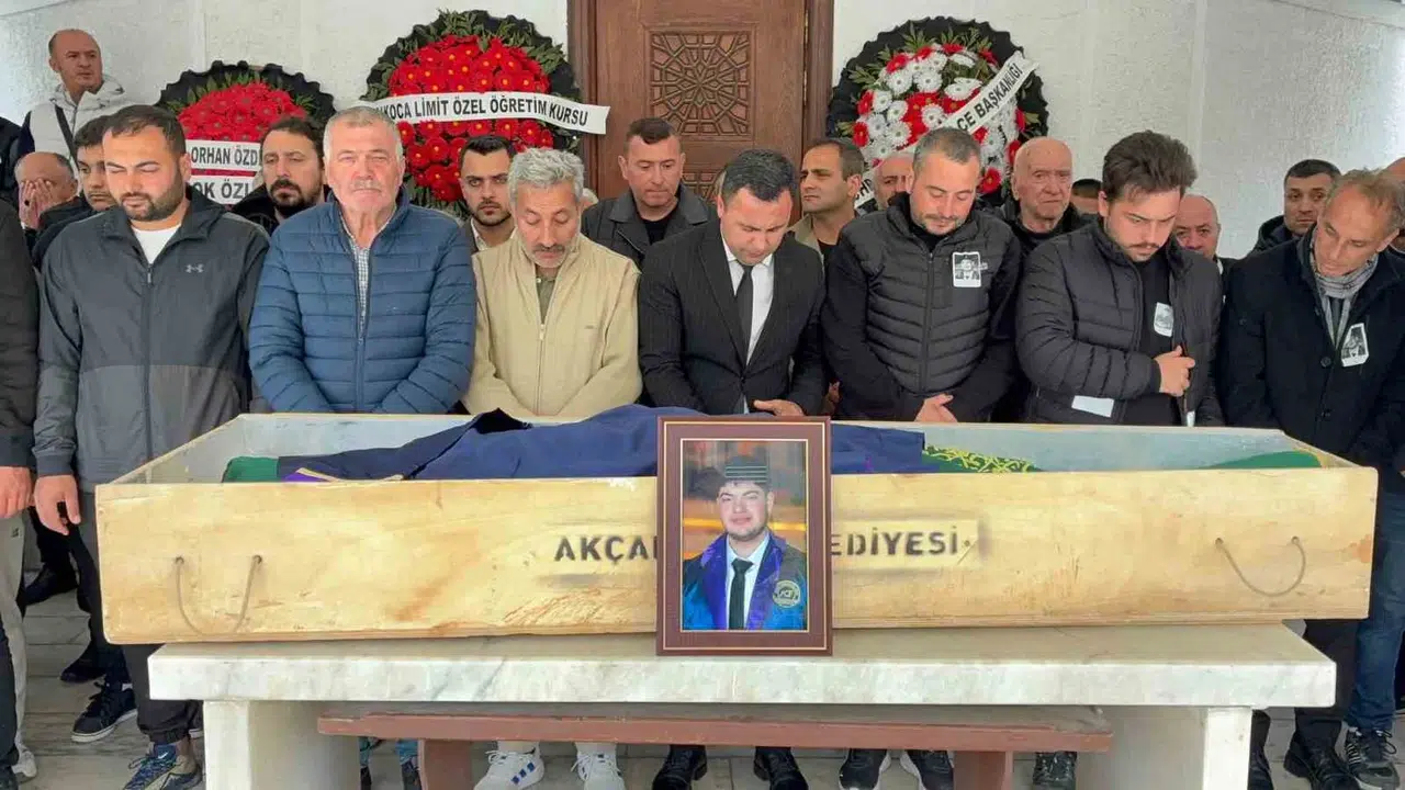 Genç yaşta gelen acı veda: Fen lisesi öğrencisi Ege son yolculuğuna gözyaşlarıyla uğurlandı