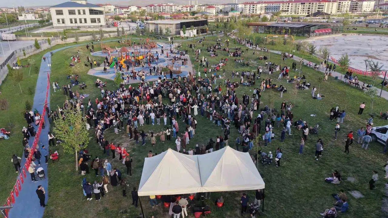 Iğdır’da bahar coşkusu: Millet Bahçesi’nde Hıdırellez bereketi