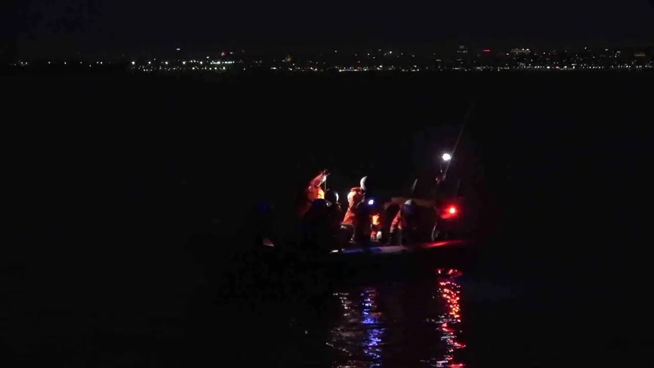 Karanlık sularda nefes kesen operasyon: DAK/SAR ekipleri geceyi aydınlattı