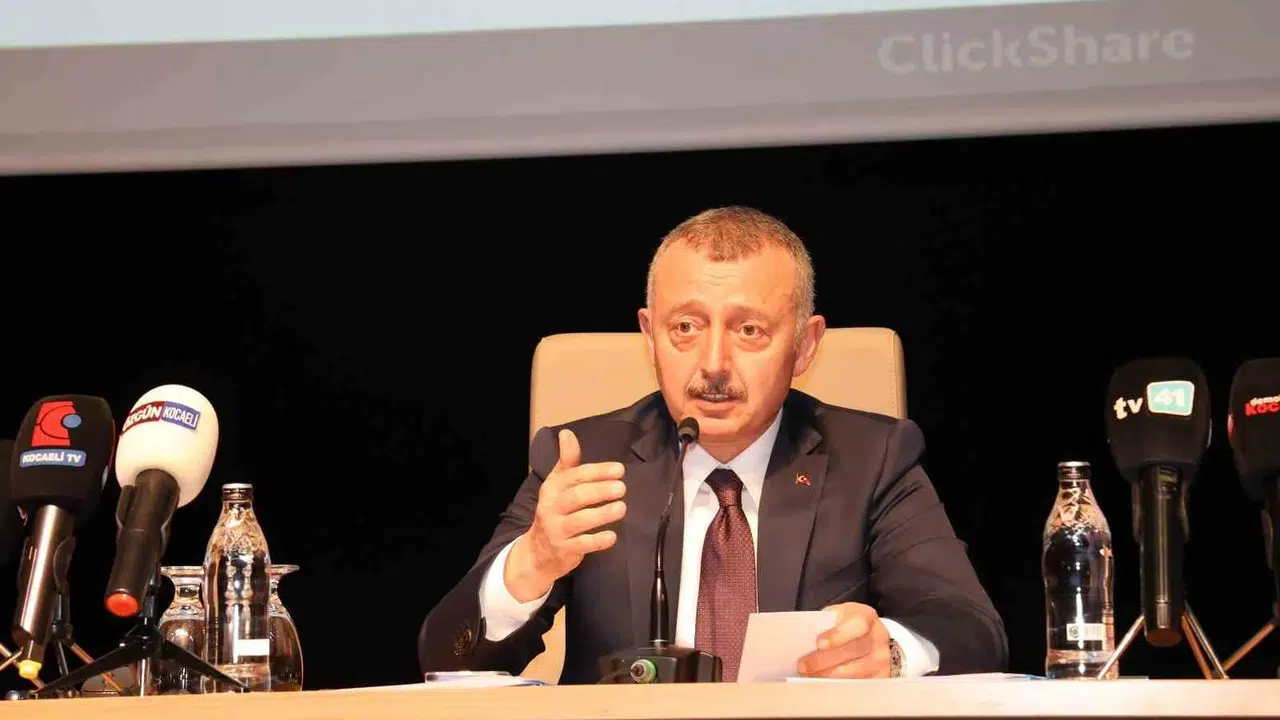 Büyükakın’dan İzmir’e sert eleştiri: İcraatınız içler acısı