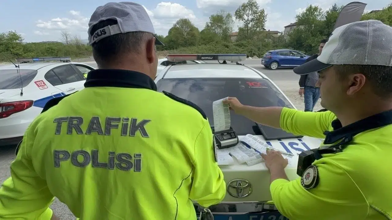 Düzce trafiğinde sıkı takip: Kural tanımayan sürücülere ağır fatura