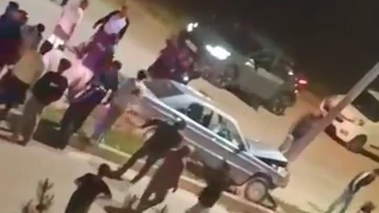 Elazığ’da korkutan kaza: Direksiyon hakimiyetini kaybetti, direğe çarparak durabildi