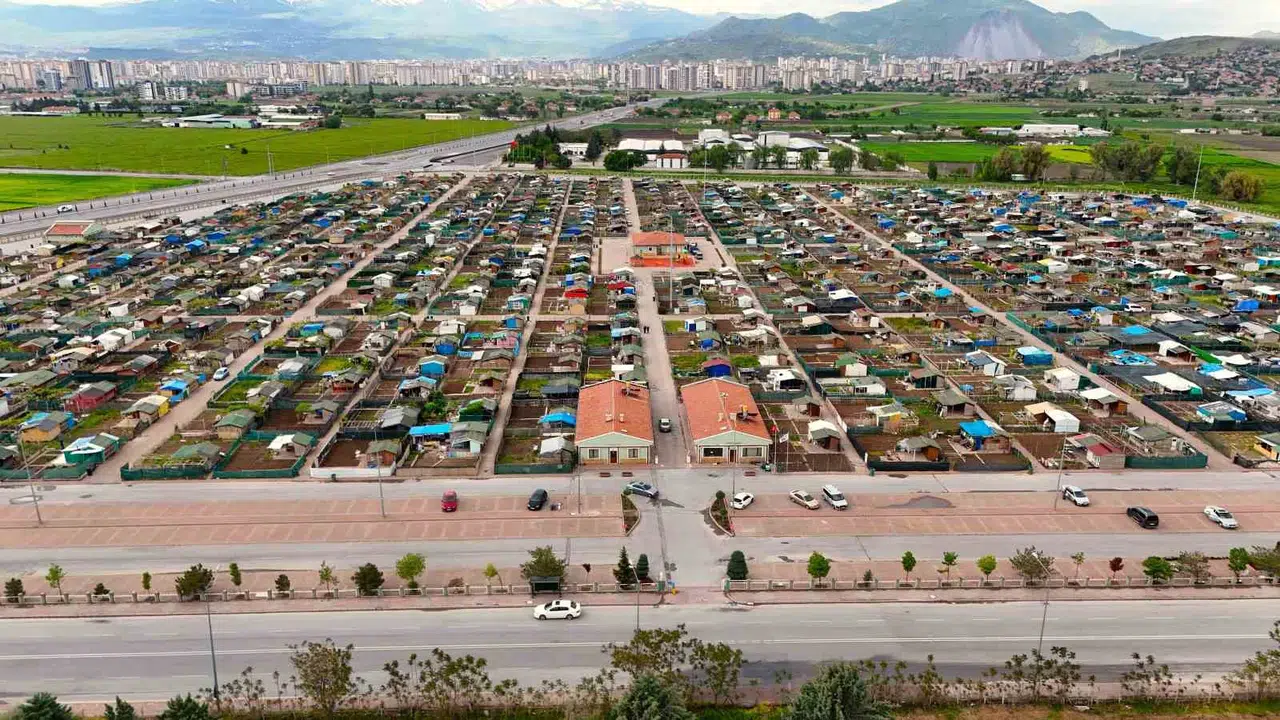 Toprakla buluşmanın keyfi Kayseri'de fide desteğiyle katlandı: Emeklilerin yüzü güldü