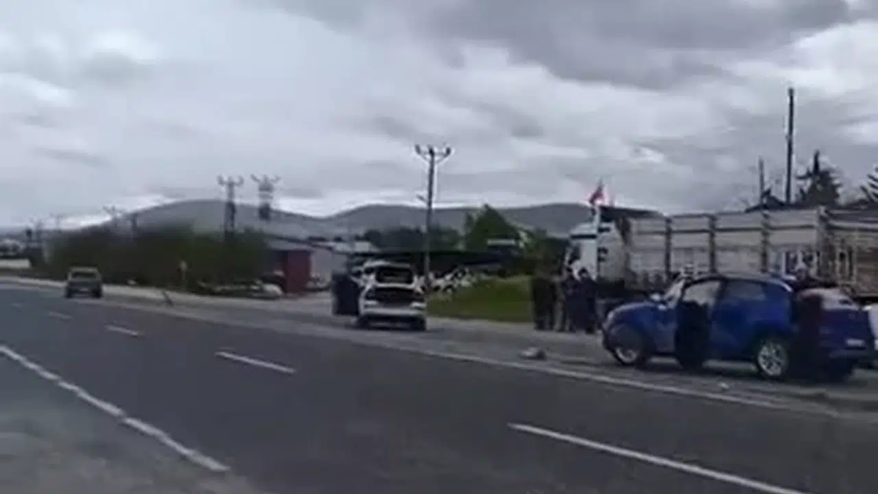 Elazığ-Keban yolunda korkutan kaza: İki araç çarpıştı, yaralılar var