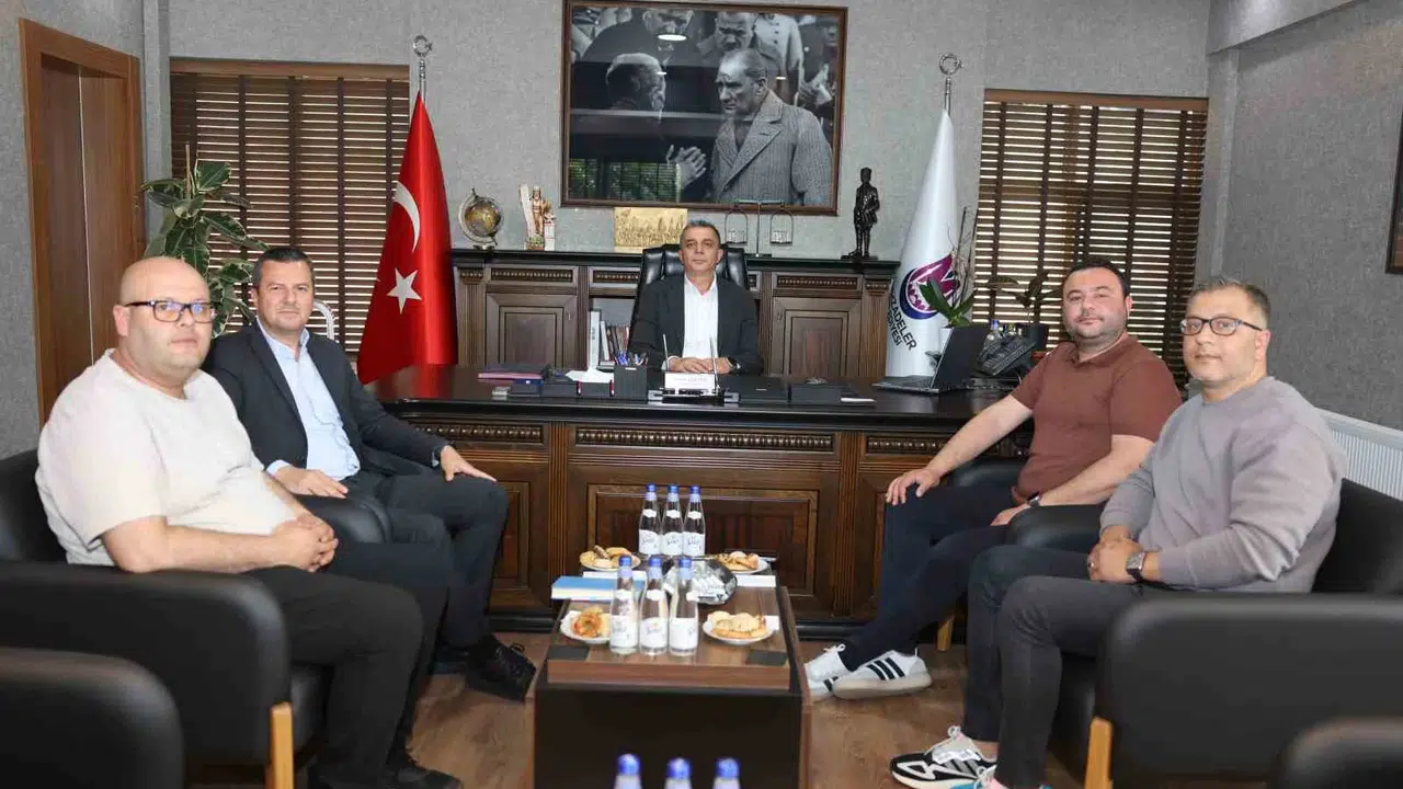 Şehzadeler'de yüzleri güldüren imza: 714 personele bayram öncesi nakit desteği