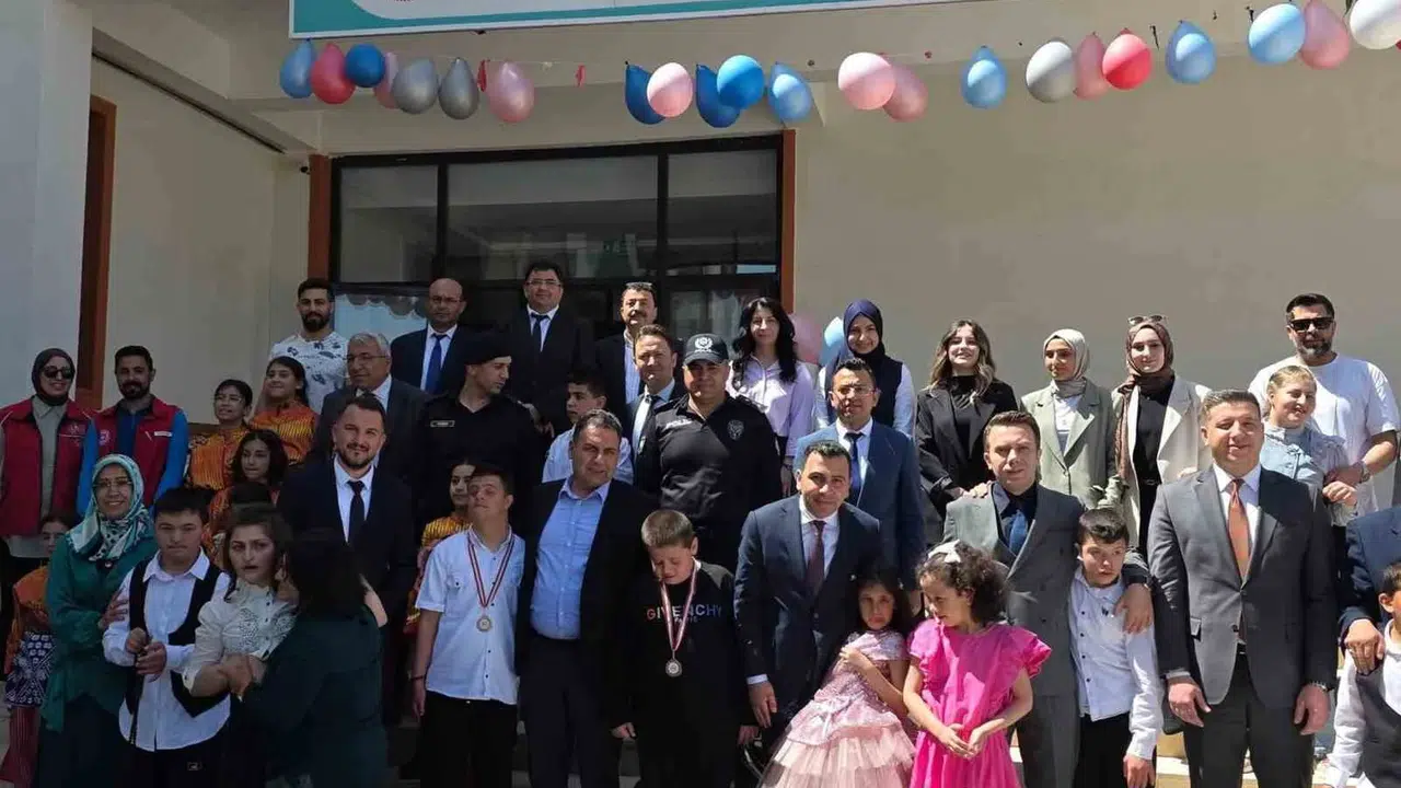 Gölbaşı’nda özel yürekler sahneye çıktı: Engelleri azimleriyle aştılar