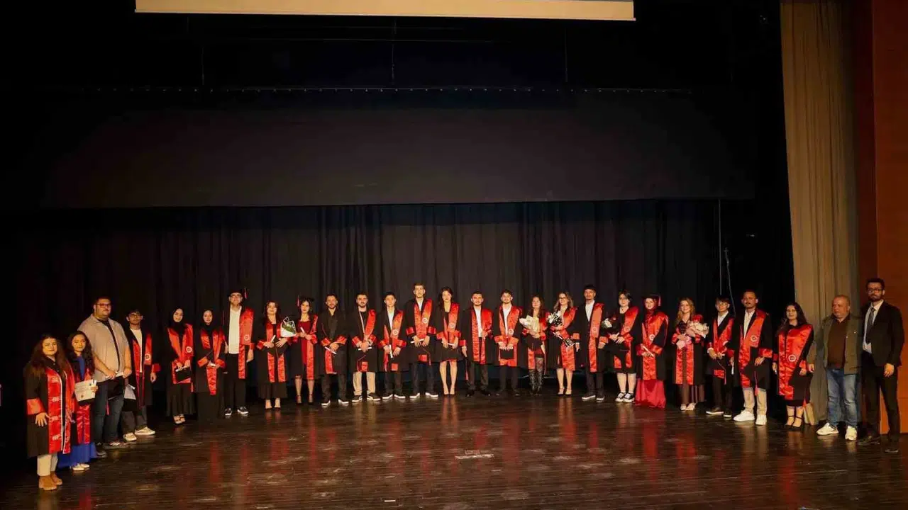 Kastamonu'da gurur günü: Taşköprü'de diplomalar coşkuyla alındı