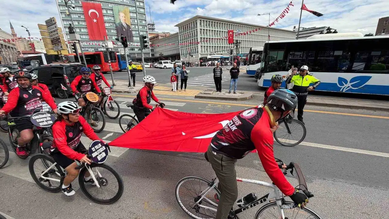 430 kilometrelik adalet arayışı: Üniversite çalışanları seslerini duyurmak için pedal çevirdi