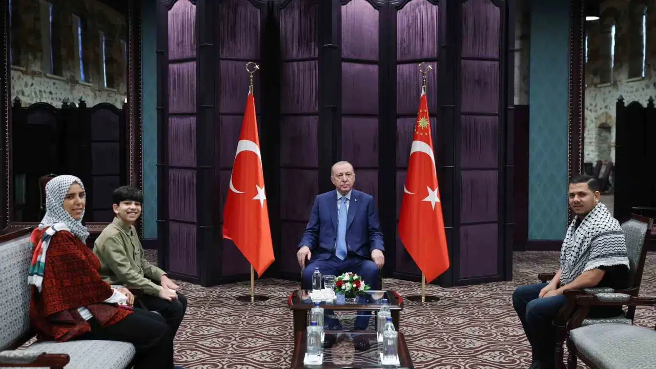 Gazze'nin minik sesi Dolmabahçe'de: Cumhurbaşkanı Erdoğan, Ramazan Ebu Cezer ile bir araya geldi