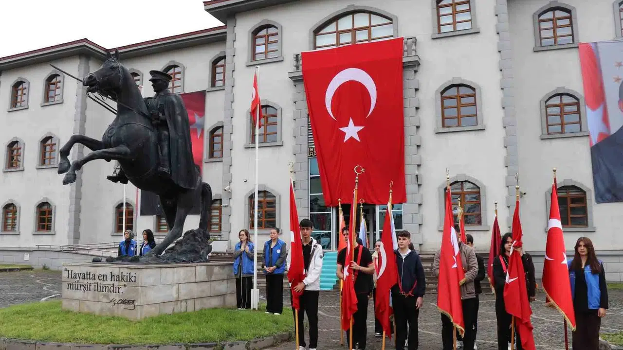 Oltu’da 19 Mayıs heyecanı: Gençler hünerlerini sergiledi