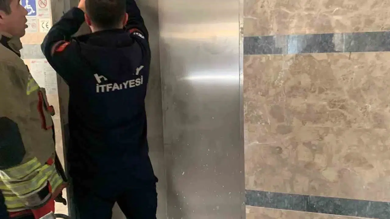 Karanlık boşluktan gelen minik çığlıklar: İtfaiye ekipleri seferber oldu