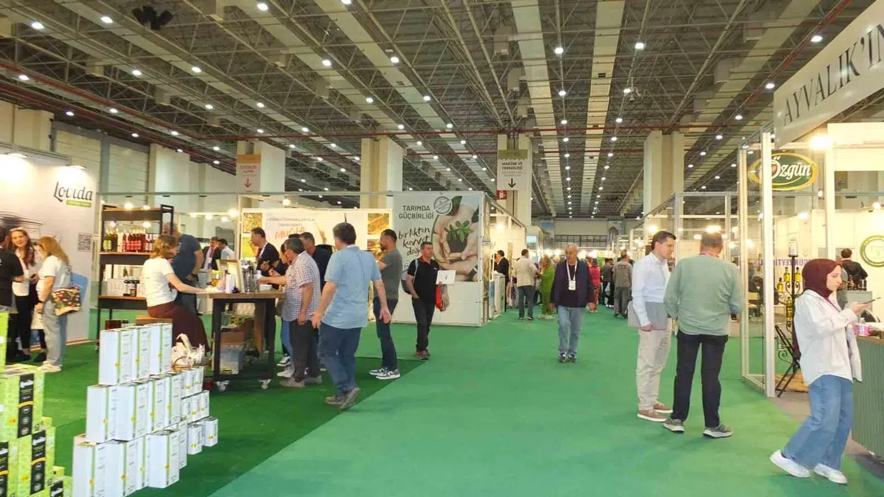 Burhaniyeli üreticilerden İzmir çıkarması: Zeytinin kalbi Olivtech’te attı