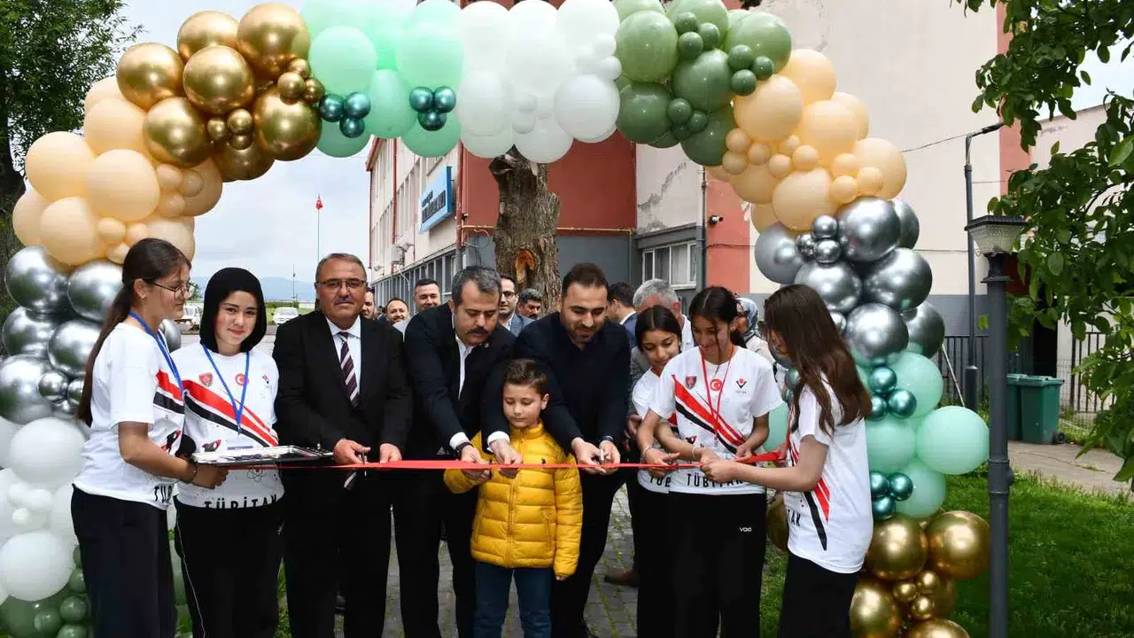Vezirköprü’nün genç beyinleri bilim sahnesinde: 16 özgün proje büyük beğeni topladı