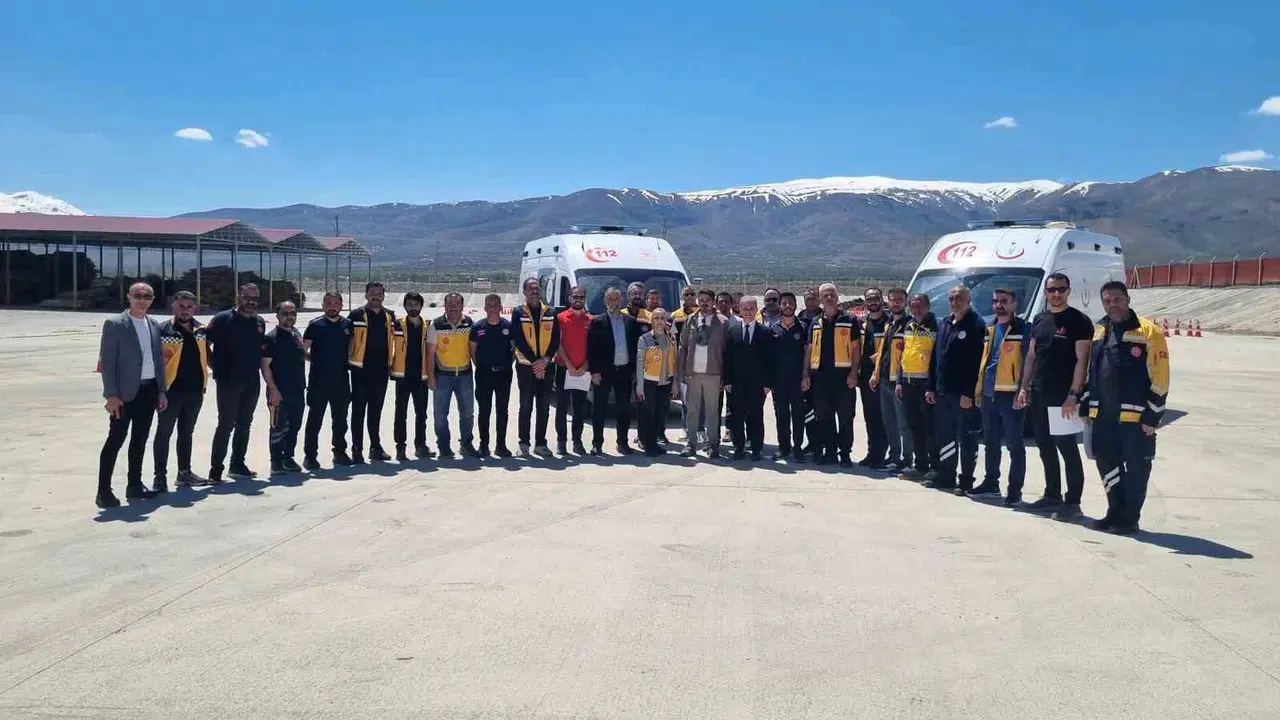 Saniyelerle yarışan sağlık ekiplerine kritik eğitim: Direksiyon başında hata payı yok