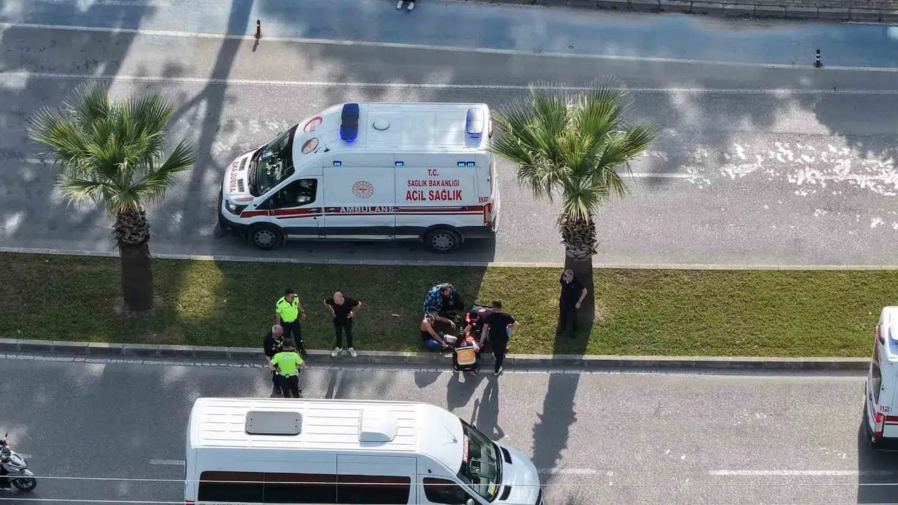 Manavgat’ta iki motosiklet birbirine girdi: Cadde üzerinde can pazarı