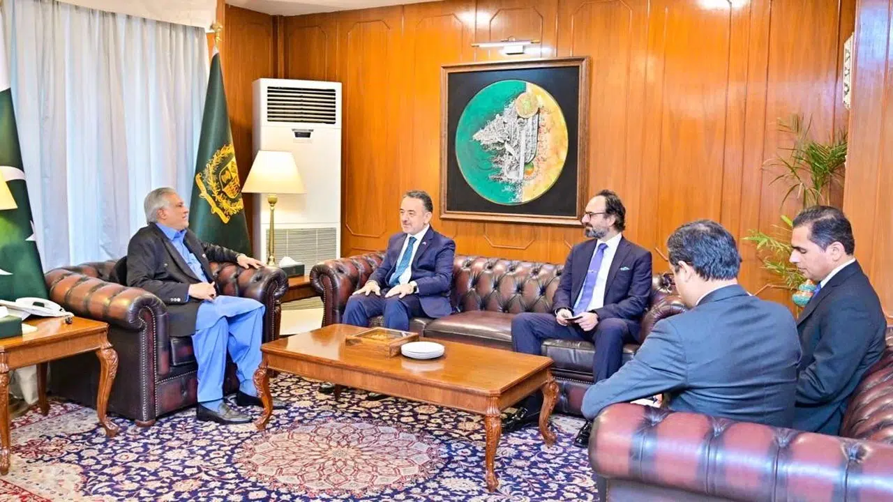 İslamabad'da kritik zirve: Orta Doğu'daki gerilim gölgesinde Türkiye-Pakistan hattında diplomasi trafiği