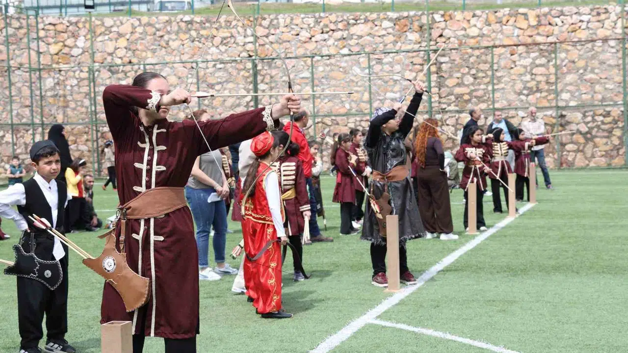 Elazığ’da spor rüzgarı: Ata mirası okçuluk ve masa tenisinde nefes kesen mücadele