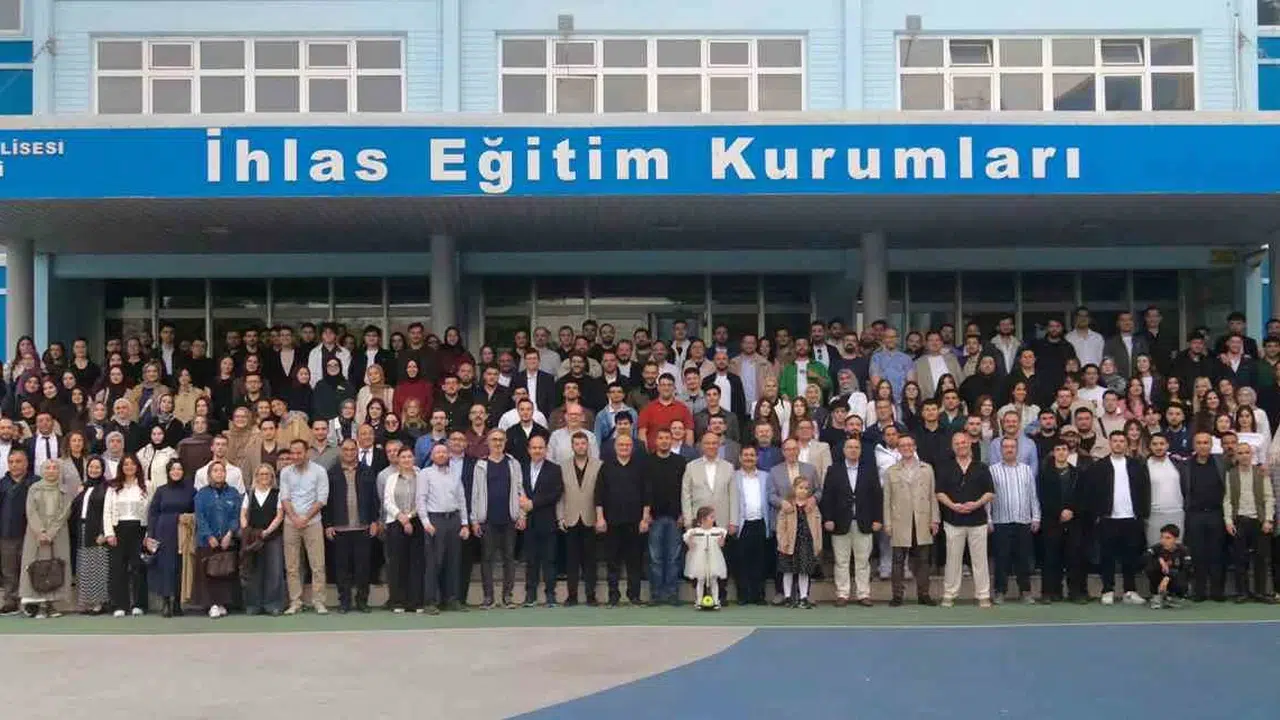 Otuz yıllık vefa zinciri: İhlas Koleji mezunları dev buluşmada bir araya geldi