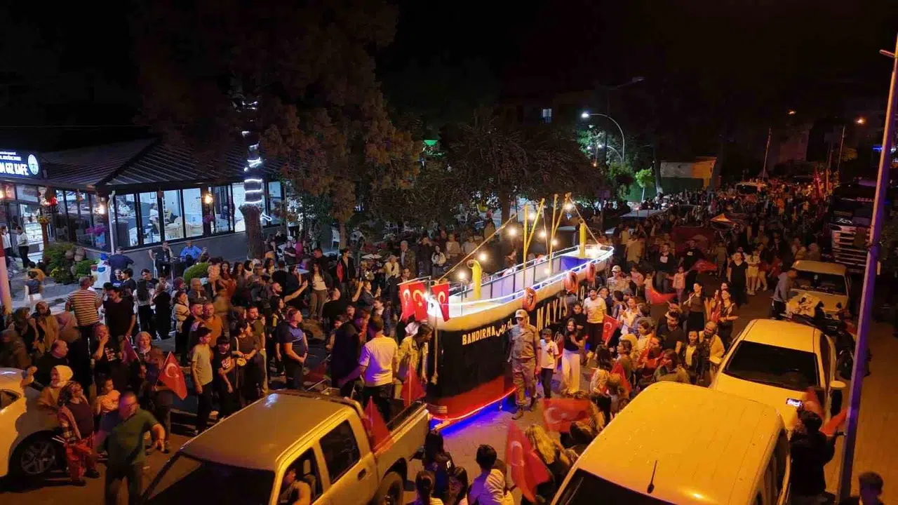 Bozdoğan’da 19 Mayıs coşkusu: Sokaklar Bandırma Vapuru ile tarihe yolculuk yaptı