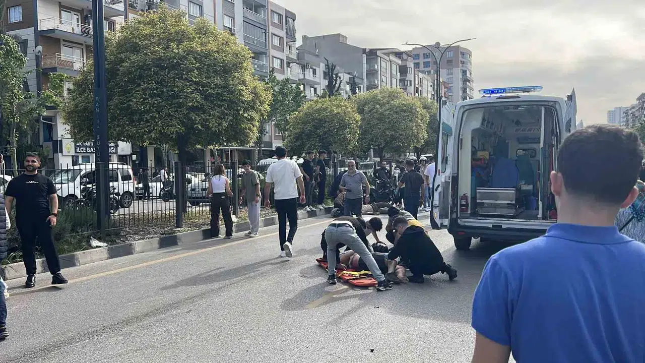 Kurtarma operasyonu sırasında trafik birbirine girdi: Asansör faciasının gölgesinde kaza