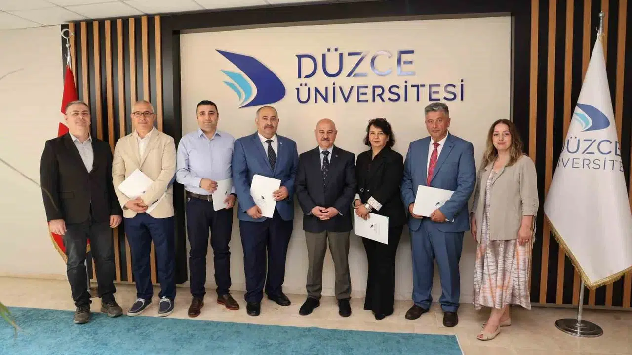 Düzce Üniversitesi'nde emekler karşılıksız kalmadı: Başarılı personel ödüllendirildi