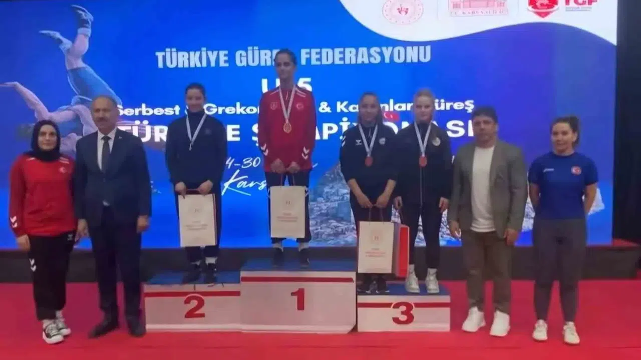 Köyceğiz’in gururu minderde devleşti: Ayça Çomak Türkiye üçüncüsü oldu