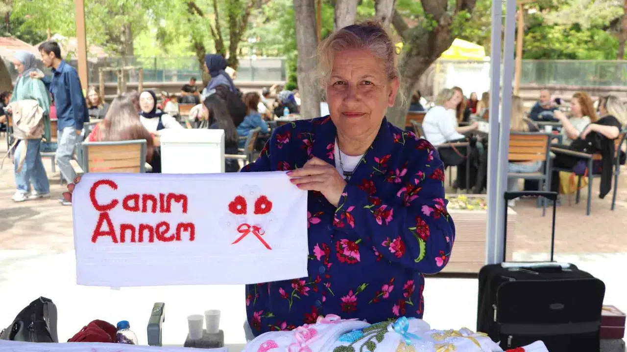 Çocukları için iğne iplikle başladı, şimdi Eskişehir’in el emeği markası oldu