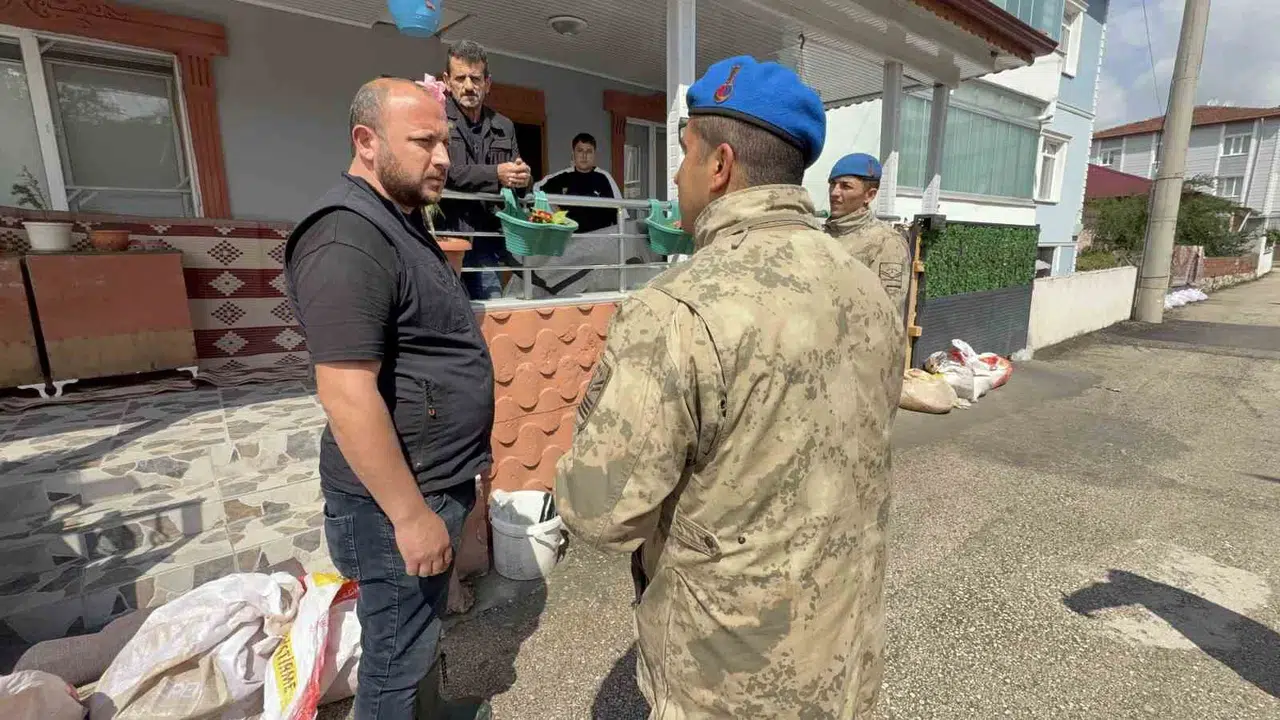 Tokat’ta Yeşilırmak alarmı: Jandarma kapı kapı dolaşarak tahliye çağrısı yaptı