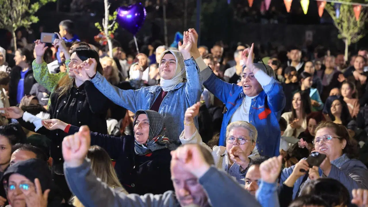 Talas’ta çiçek şöleni: Hatay Medeniyetler Korosu ile unutulmaz final