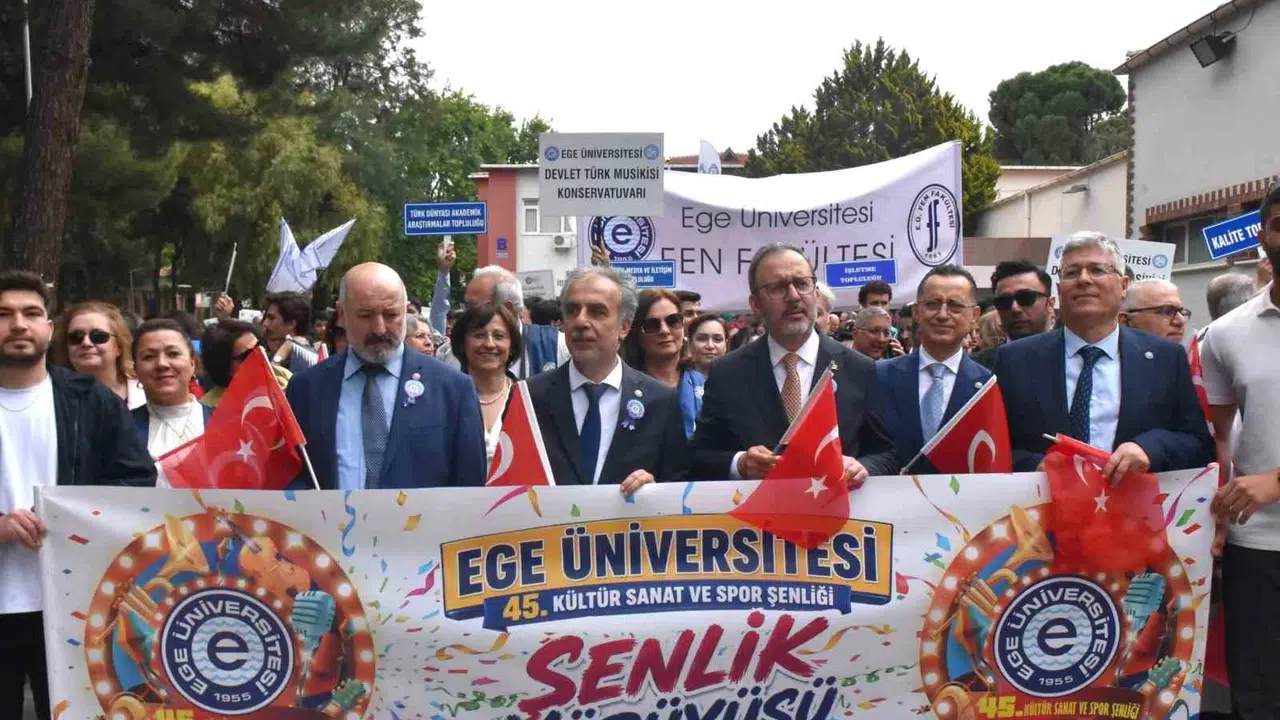 Bilim dünyasının köklü çınarı 71 yaşında: Ege Üniversitesi’nde görkemli kutlama