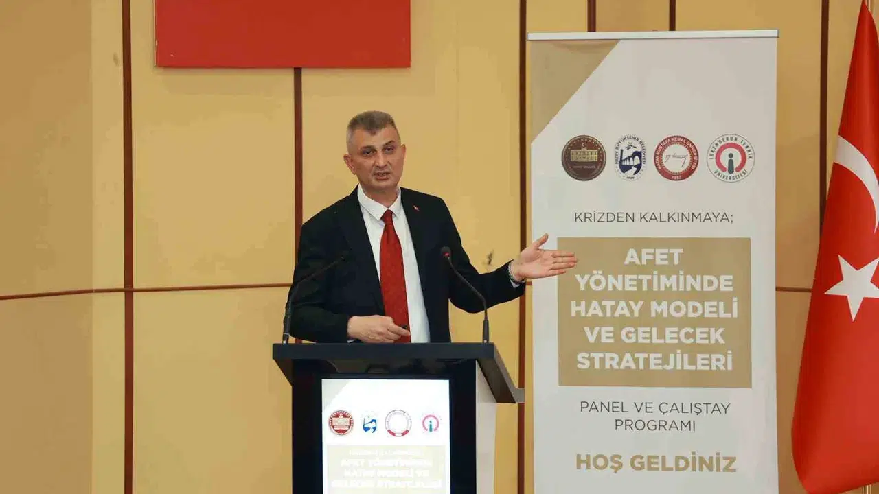 Başkan Sezer’den Hatay’da afet dersleri: Saha deneyimleri kitaplaşmalı