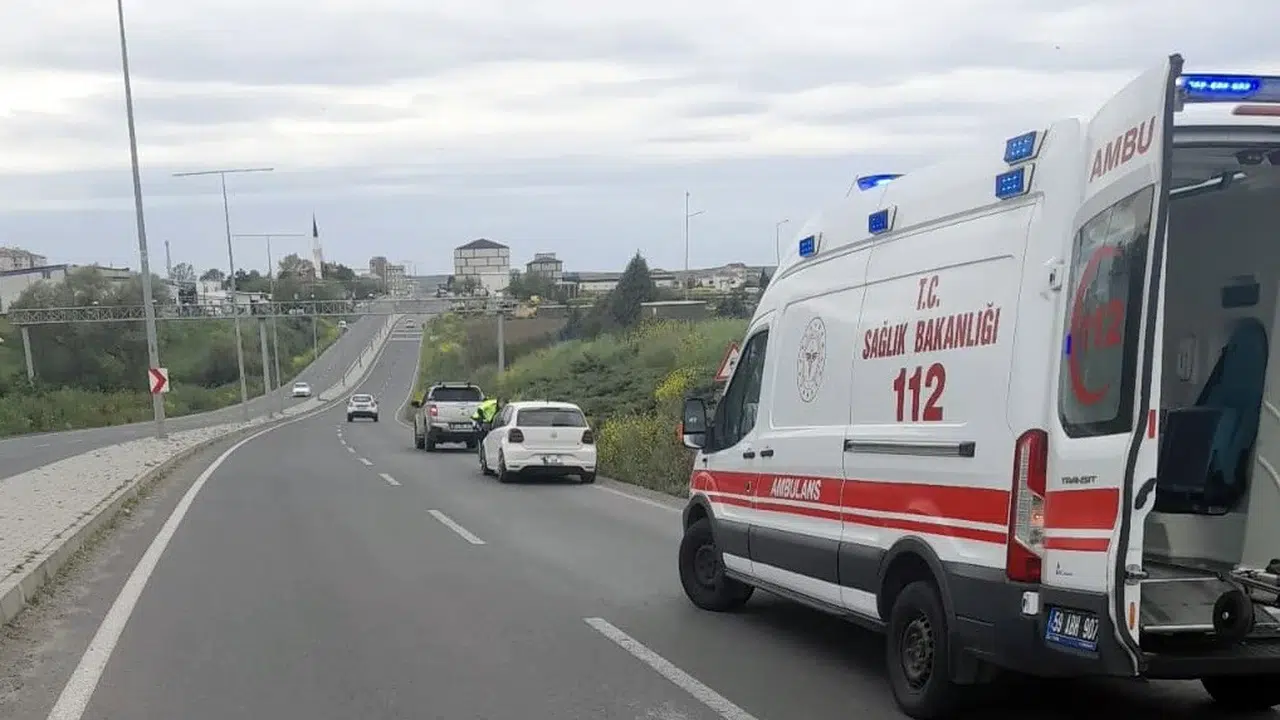 Muratlı’da korkutan kaza: Yolun karşısına geçmek isterken otomobilin altında kaldı