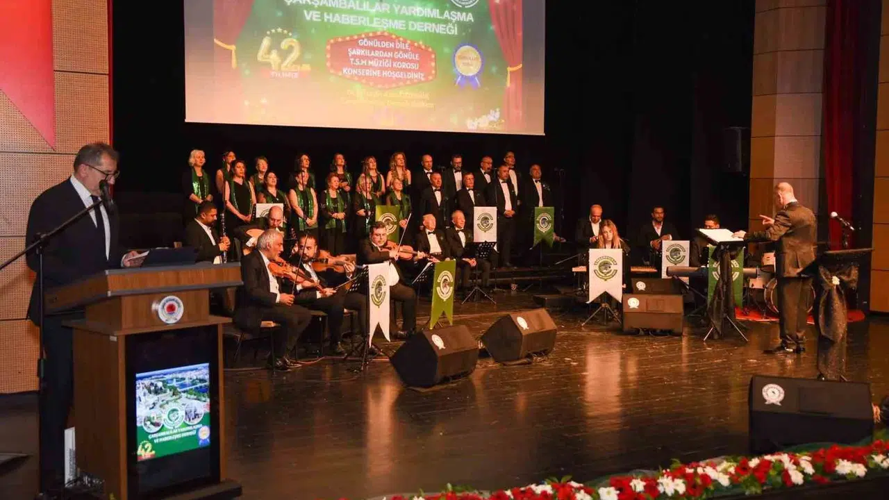 Samsun’da müzik ziyafeti: Çarşambalılar sahneye çıktı, salon hınca hınç doldu