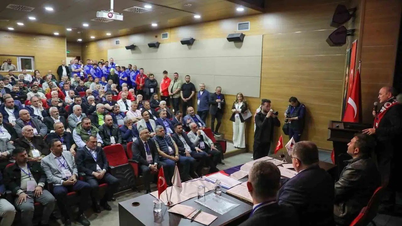 Düzcespor'da tarihi gün: Başkan Saygun 110 milyon lirayı kulübe bağışladı