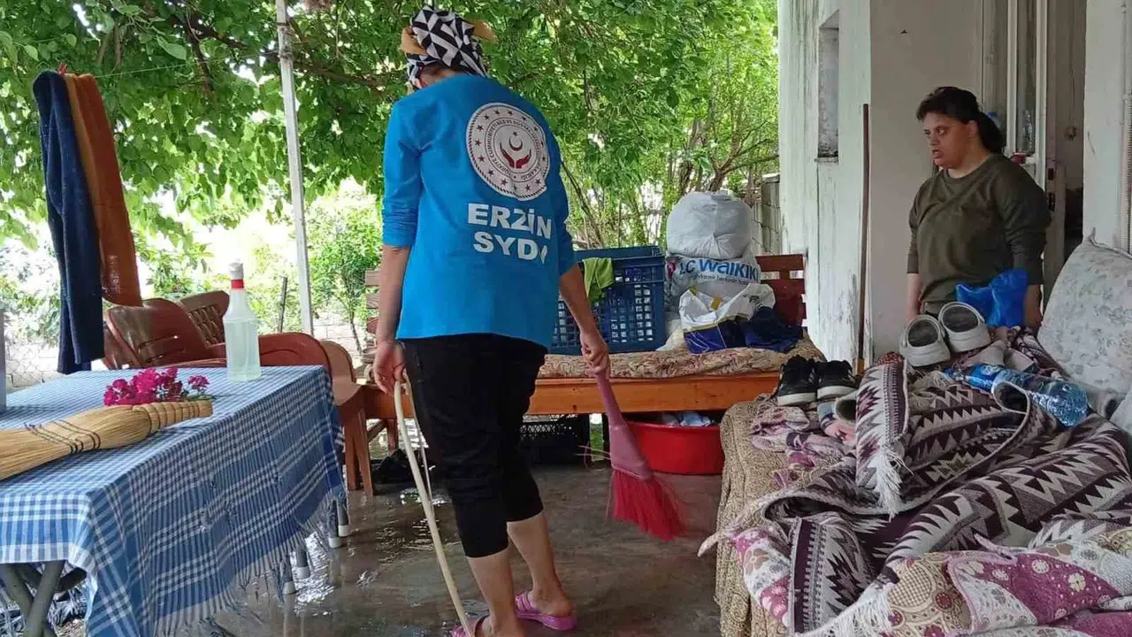 Erzin’de kimsesizlerin kimsesi oldular: Devletin şefkat eli evlere kadar ulaşıyor