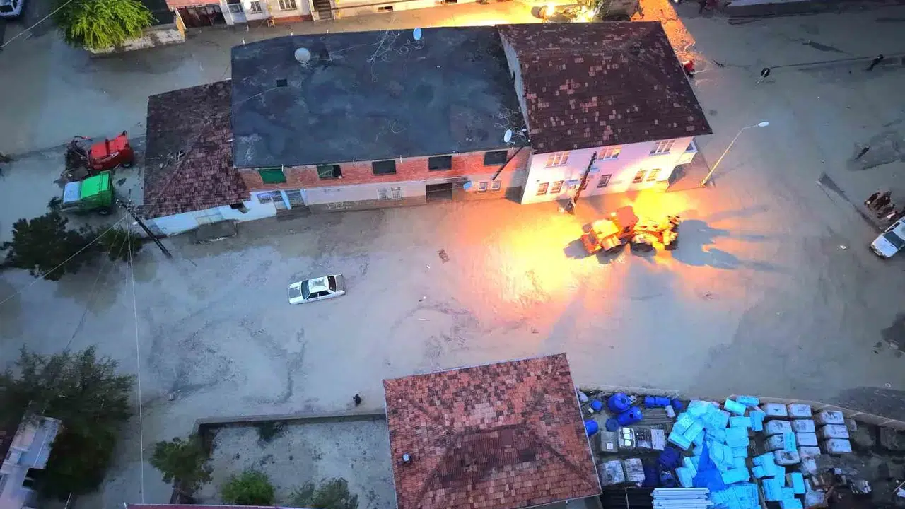 Samsun'da sağanak alarmı: Hacı Osman Deresi taştı, ekipler seferber oldu