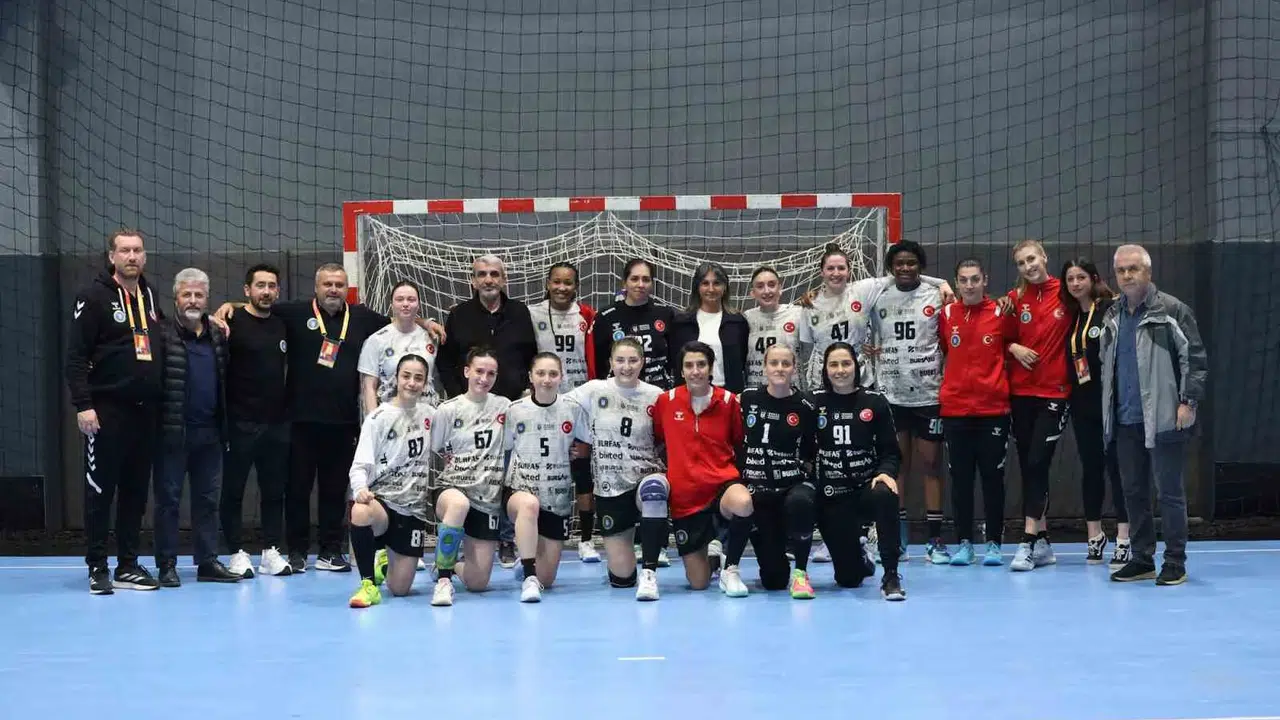 Zirve yolunda hata yapmıyor: Bursa Büyükşehir Belediyespor şampiyonluk kupasına göz kırptı
