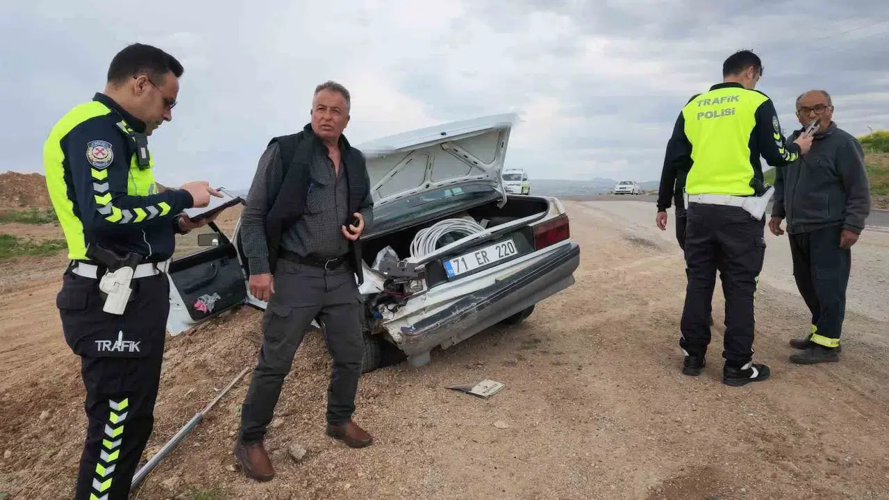 Kırıkkale’de trafik kazası: İki otomobil çarpıştı, yolcular hastanelik oldu