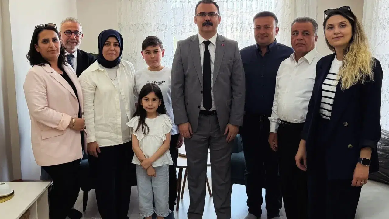 Sultanhisar’da eğitim seferberliği: Kaymakam Ateş öğrencilerin çalışma masasına konuk oldu