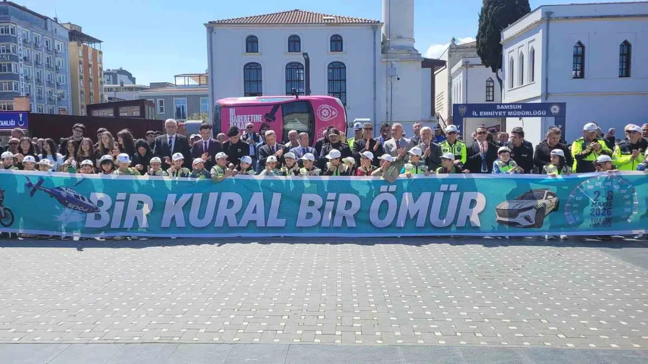 Samsun'da trafik bilinci sahaya indi: Minikler kuralları öğrendi, yetişkinler tehlikeyi yerinde gördü