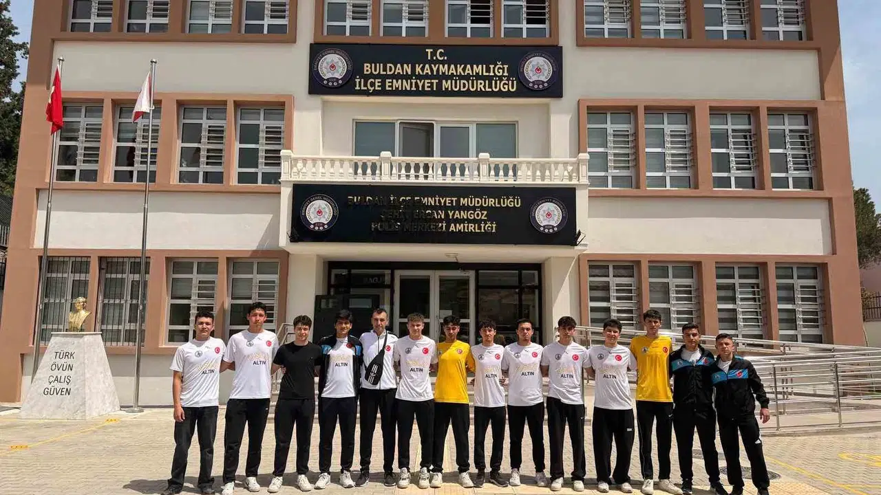 Denizli’de gençler sahada buluştu: Buldan’ın gururu çeyrek finalde