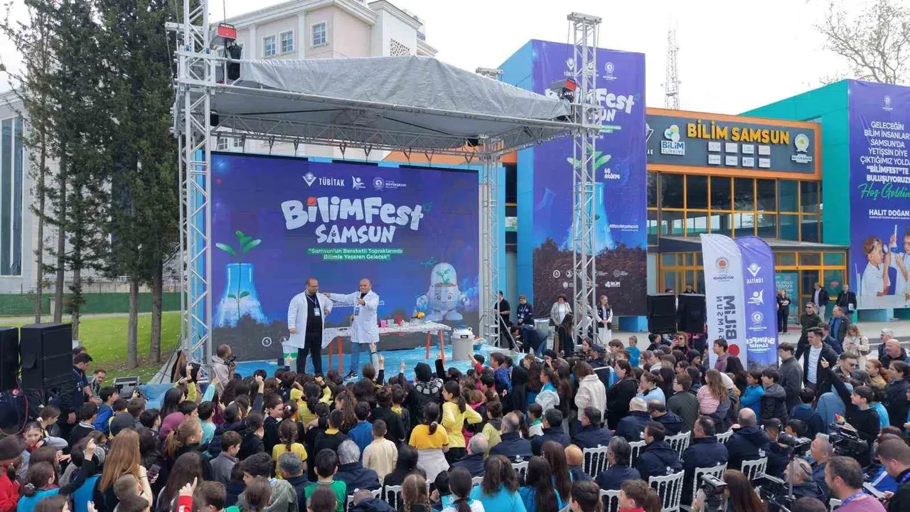 Samsun'da teknoloji rüzgarı: Binlerce genç bilimle buluştu