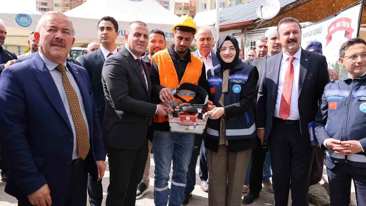 Akyurt’ta sosyal yaşamın merkezi olacak dev tesis için ilk harç döküldü